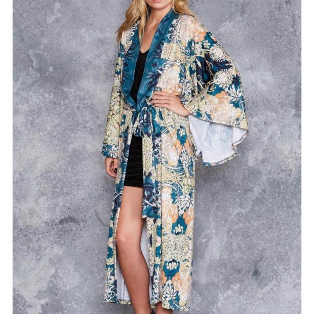 Blackmilk Mucha Black Swan Kimono